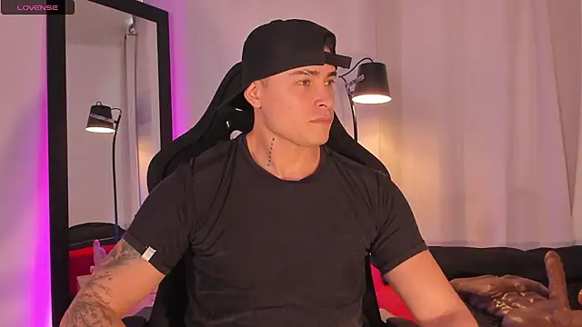 Snapshot of connorsmiith chatting on 06-19-26, 01:48 connorsmiith online show from 06-19-26, 01:48