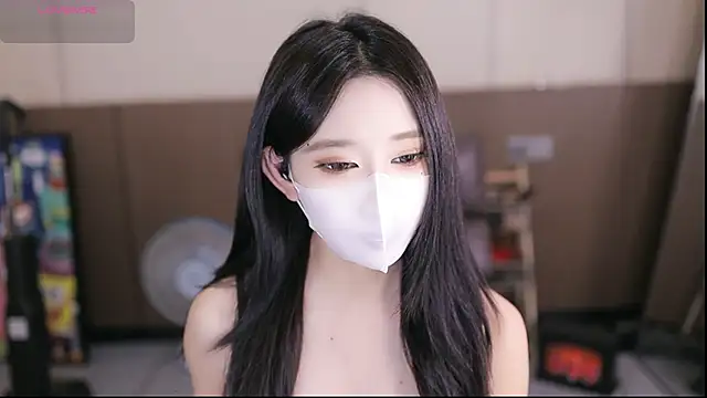 Snapshot of yaya_1888 chatting on 09-15-25, 01:44 yaya 1888 online show from 09-15-25, 01:44