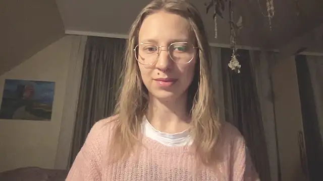 Snapshot of SenseInner chatting on 11-14-25, 04:28 SenseInner online show from 11-14-25, 04:28