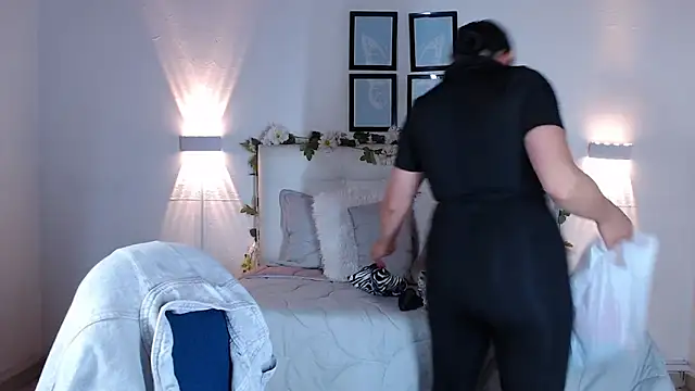 Megan 05  online show from 10-18-25, 07:03