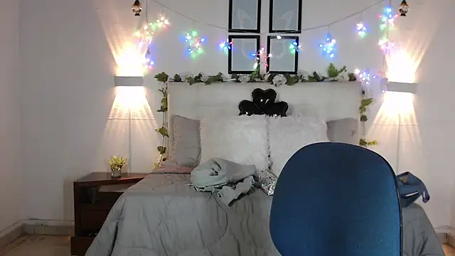 Megan 05  online show from 03-12-26, 06:14