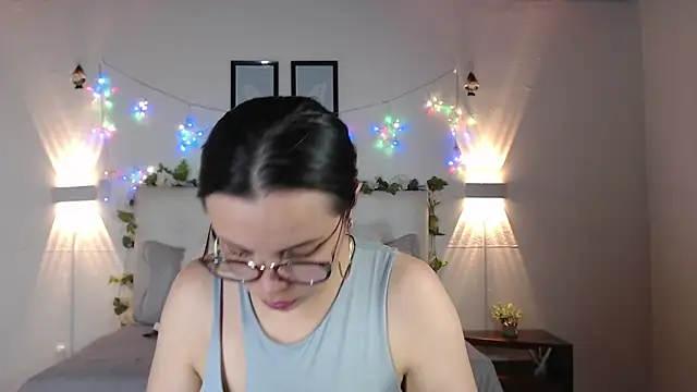 Snapshot of Megan_05_ chatting on 04-18-26, 07:58 Megan 05 online show from 04-18-26, 07:58