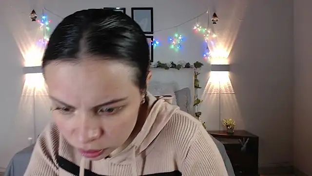 Snapshot of Megan_05_ chatting on 04-19-26, 07:16 Megan 05 online show from 04-19-26, 07:16