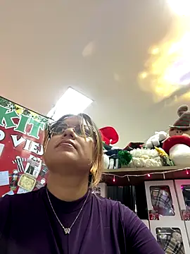 Snapshot of iamlucy chatting on 11-12-25, 10:09 iamlucy online show from 11-12-25, 10:09