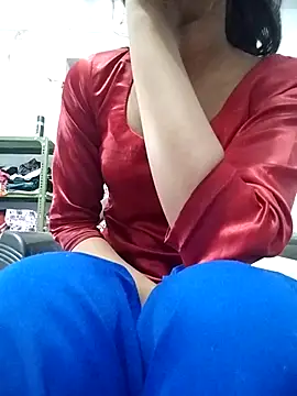 Snapshot of Naina_04 chatting on 11-13-25, 10:47 Naina 04 online show from 11-13-25, 10:47