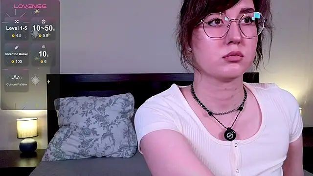 Snapshot of _AlexaFlowers_ chatting on 06-17-26, 07:55 AlexaFlowers online show from 06-17-26, 07:55