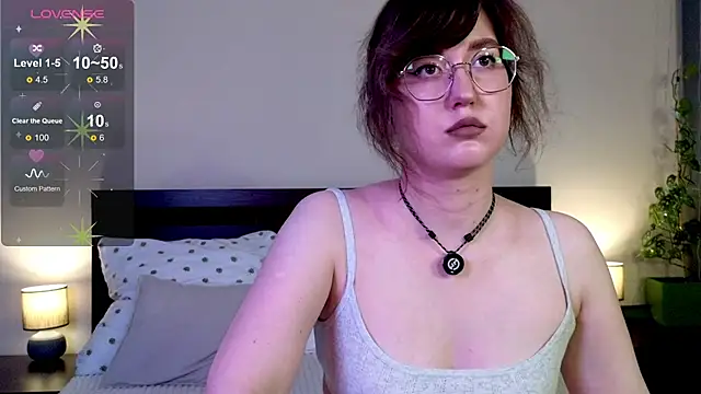 Snapshot of _AlexaFlowers_ chatting on 07-10-26, 10:18 AlexaFlowers online show from 07-10-26, 10:18