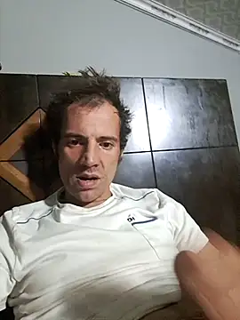 Snapshot of Johan199118 chatting on 12-18-25, 08:37 Johan199118 online show from 12-18-25, 08:37