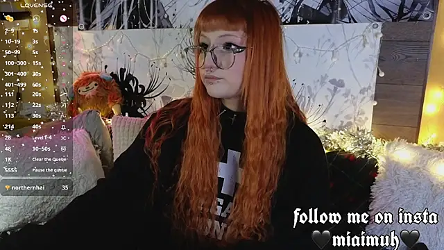 mia  yui online show from 12-19-25, 09:44