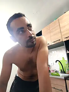 stivenlujan69 online show from 02-12-26, 06:36