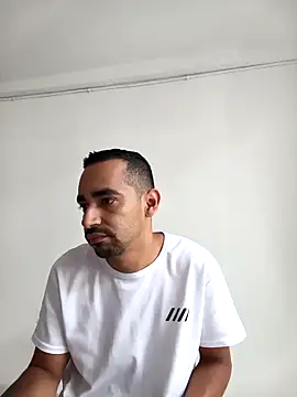 stivenlujan69 online show from 04-15-26, 08:31