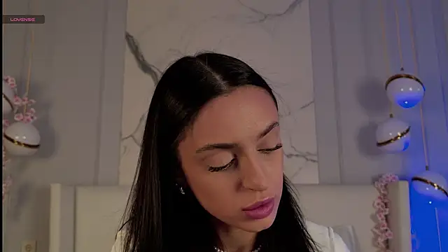 AdoraCortes online show from 11-20-25, 05:07