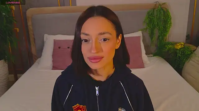 AdoraCortes online show from 04-12-26, 05:01