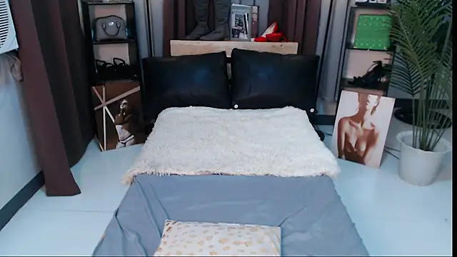 Snapshot of NaughtyAngelaYsobelle69 chatting on 09-29-25, 10:36 NaughtyAngelaYsobelle69 online show from 09-29-25, 10:36