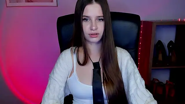 Snapshot of LuxMaya chatting on 06-16-26, 06:49 LuxMaya online show from 06-16-26, 06:49