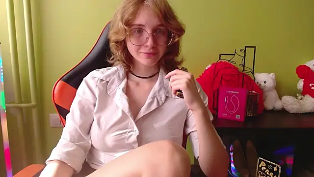 Snapshot of juicyPenny chatting on 06-19-26, 06:07 juicyPenny online show from 06-19-26, 06:07