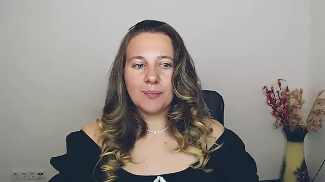 Snapshot of Darklure_ chatting on 09-13-25, 09:03 Darklure online show from 09-13-25, 09:03