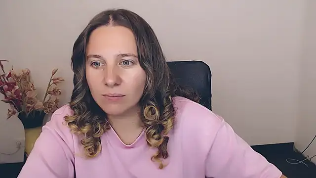 Snapshot of Darklure_ chatting on 09-14-25, 06:07 Darklure online show from 09-14-25, 06:07