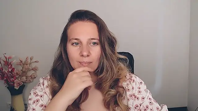 Snapshot of Darklure_ chatting on 09-15-25, 01:44 Darklure online show from 09-15-25, 01:44