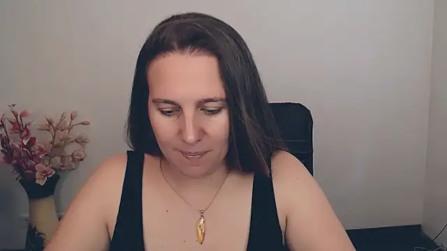 Snapshot of Darklure_ chatting on 09-16-25, 12:39 Darklure online show from 09-16-25, 12:39