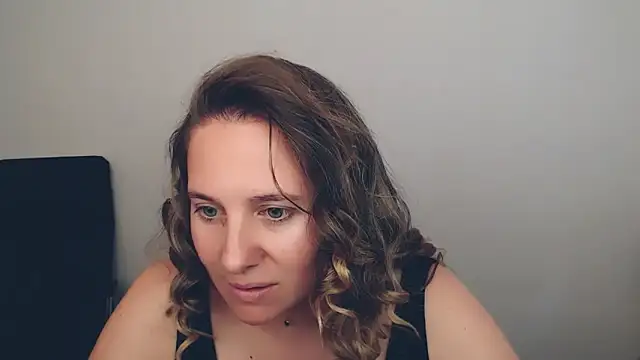 Snapshot of Darklure_ chatting on 09-24-25, 02:09 Darklure online show from 09-24-25, 02:09