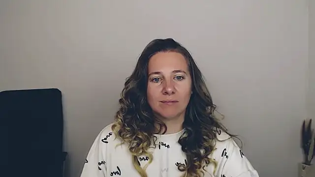 Snapshot of Darklure_ chatting on 09-25-25, 04:16 Darklure online show from 09-25-25, 04:16