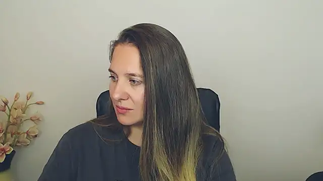 Snapshot of Darklure_ chatting on 09-27-25, 06:13 Darklure online show from 09-27-25, 06:13