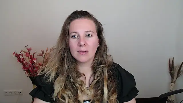 Snapshot of Darklure_ chatting on 10-08-25, 07:11 Darklure online show from 10-08-25, 07:11