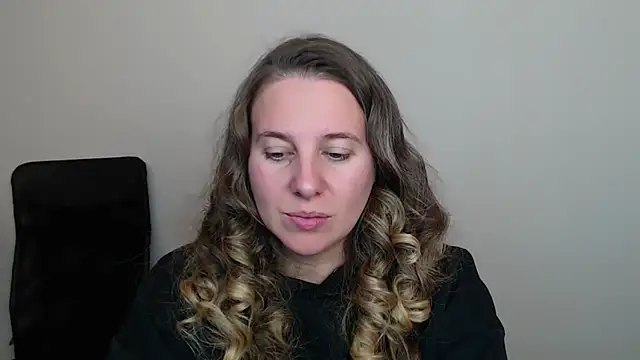 Snapshot of Darklure_ chatting on 10-20-25, 04:40 Darklure online show from 10-20-25, 04:40