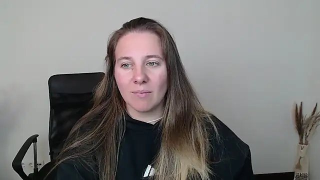 Snapshot of Darklure_ chatting on 10-31-25, 02:51 Darklure online show from 10-31-25, 02:51