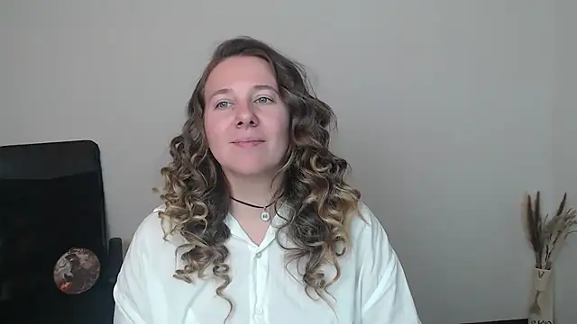 Snapshot of Darklure_ chatting on 11-01-25, 06:43 Darklure online show from 11-01-25, 06:43