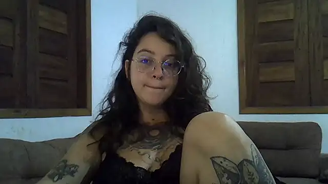 Snapshot of Blue_Liz chatting on 05-12-26, 08:28 Blue Liz online show from 05-12-26, 08:28