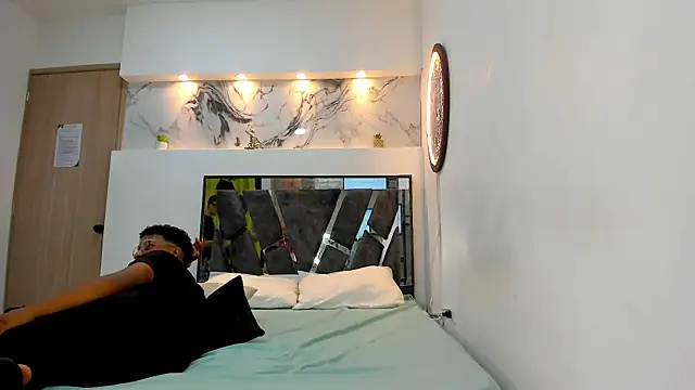 TWINKS BOYS1 online show from 12-16-25, 07:30