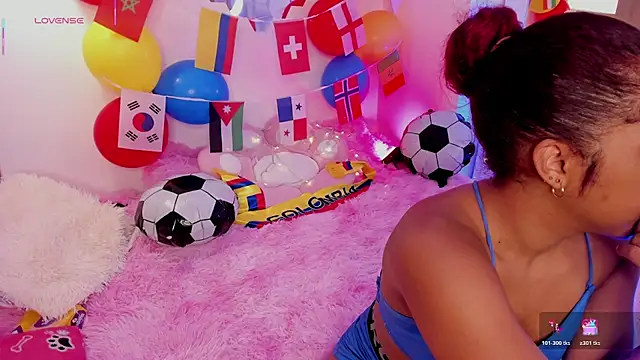 Snapshot of _Zahara_ chatting on 06-22-26, 11:35 Zahara online show from 06-22-26, 11:35