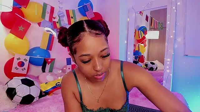 Snapshot of _Zahara_ chatting on 06-23-26, 11:03 Zahara online show from 06-23-26, 11:03
