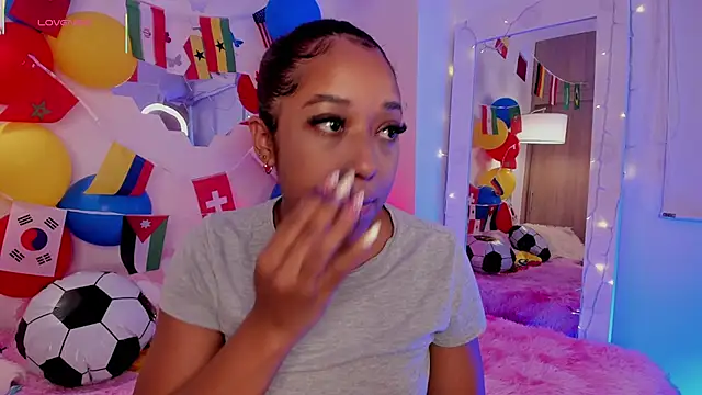 Snapshot of _Zahara_ chatting on 06-27-26, 11:10 Zahara online show from 06-27-26, 11:10