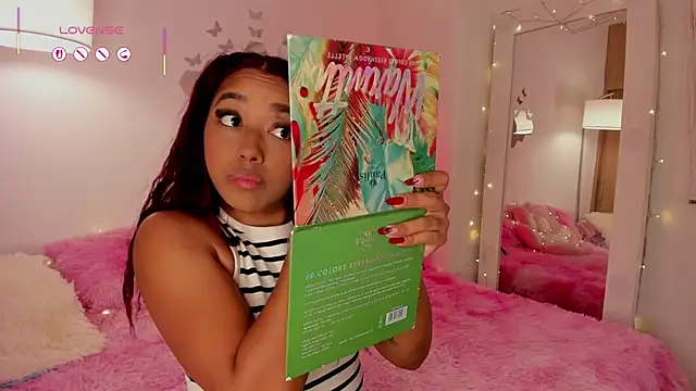 Snapshot of _Zahara_ chatting on 08-02-26, 03:27 Zahara online show from 08-02-26, 03:27