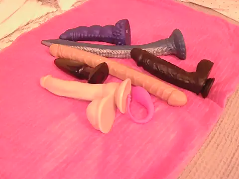 Snapshot of kimTgirl chatting on 01-17-26, 12:10 kimTgirl online show from 01-17-26, 12:10