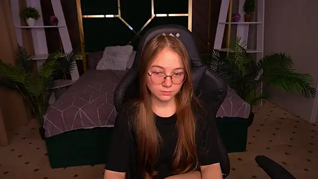 ArrinaWairr online show from 11-18-25, 09:03