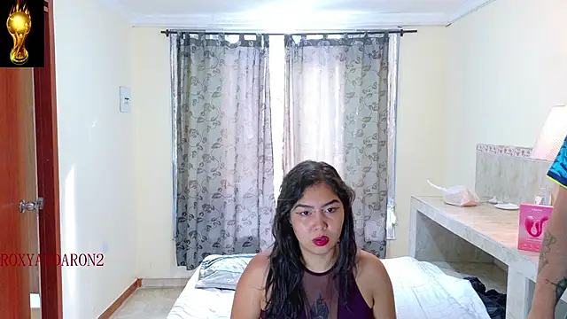 Snapshot of RoxyandAron2 chatting on 06-21-26, 01:13 RoxyandAron2 online show from 06-21-26, 01:13