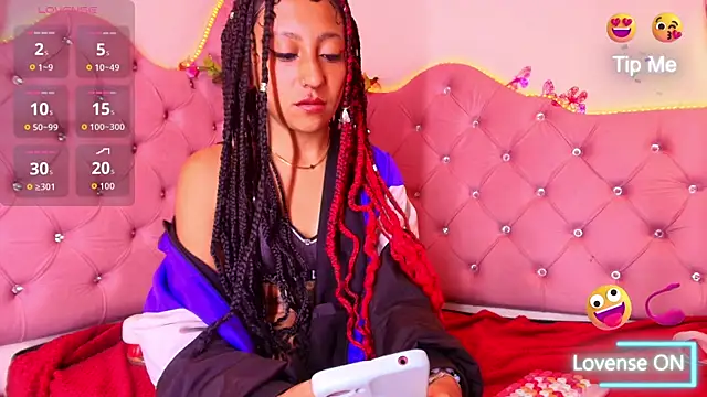 Snapshot of Sheilly_brown chatting on 05-16-26, 07:34 Sheilly brown online show from 05-16-26, 07:34