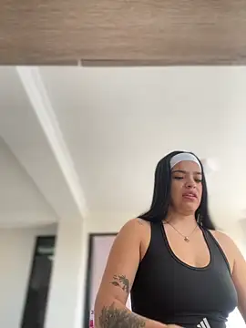 JuanitaMore01 online show from 11-18-25, 08:13