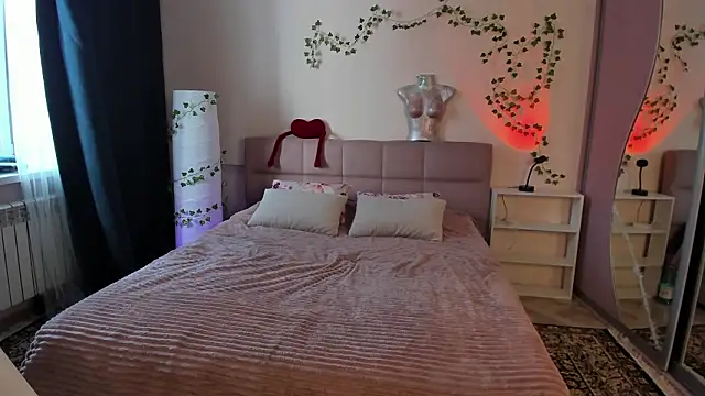 EmyRosaly online show from 03-27-26, 05:57