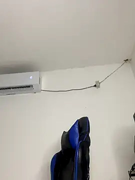 Rousevans  online show from 12-04-25, 04:44