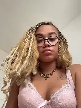 Snapshot of sexentrevoisin chatting on 03-05-26, 01:51 sexentrevoisin online show from 03-05-26, 01:51
