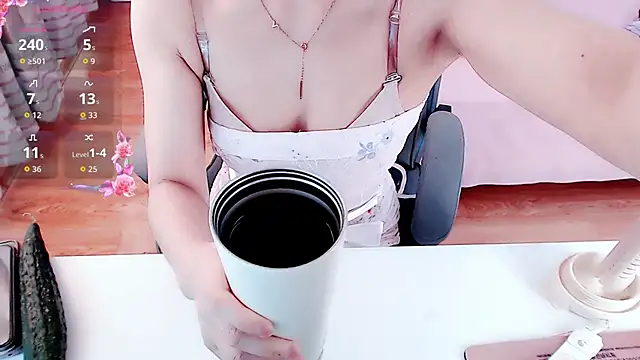 yaoyao-baby520 online show from 11-27-25, 01:07