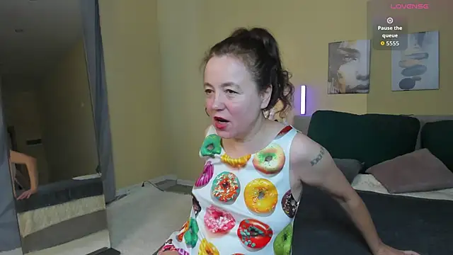 Kira Adler online show from 04-13-26, 01:00