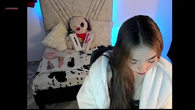 Mia Victoria22 online show from 04-21-26, 02:04