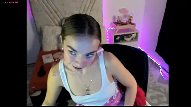 Snapshot of Mia_Victoria22 chatting on 07-22-26, 01:41 Mia Victoria22 online show from 07-22-26, 01:41