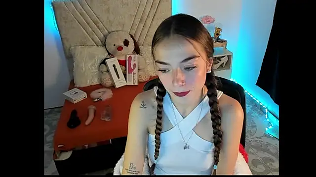 Snapshot of Mia_Victoria22 chatting on 07-24-26, 02:20 Mia Victoria22 online show from 07-24-26, 02:20